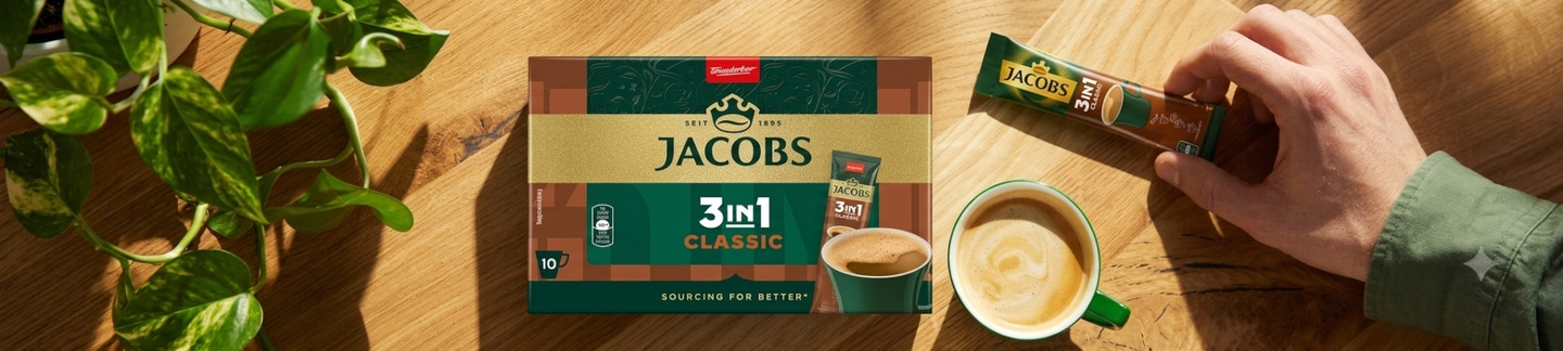 Jacobs 3in1 Classic Kaffee-Packung und eine Tasse Kaffee